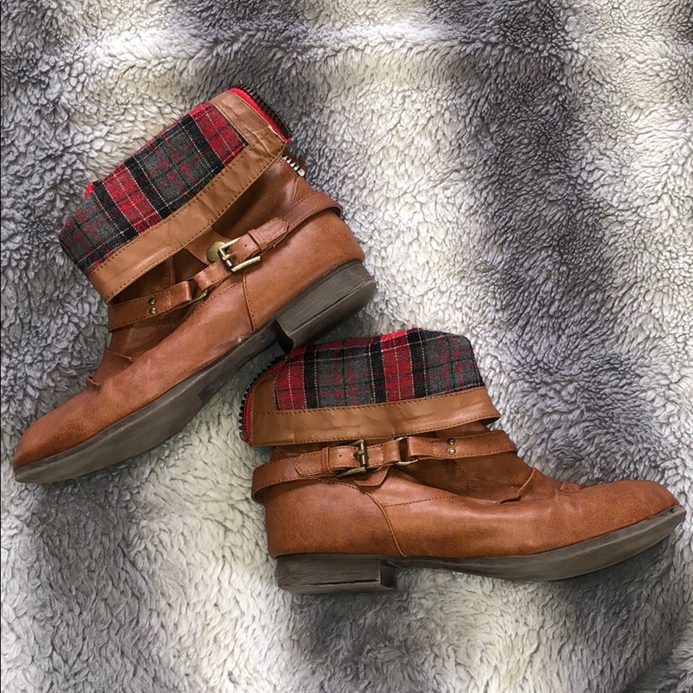 Flannel-lined ankle boots